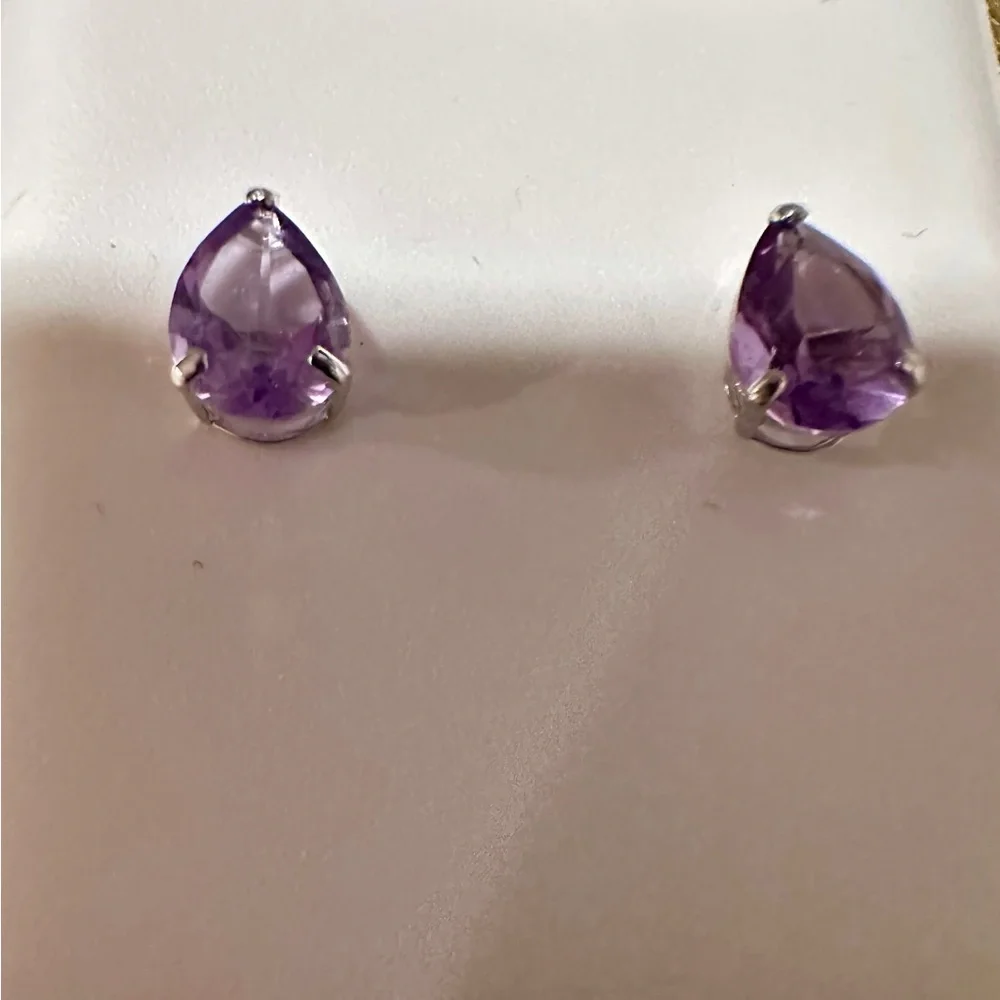 14k solid white gold & 1.94 carats Pear Shaped genuine amethyst earrings - Picture 6 of 12